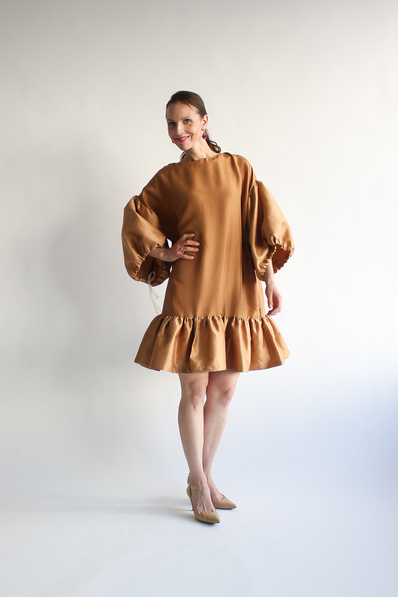 UNIQUE beige 100 % silk puff sleeve dress - Image 2