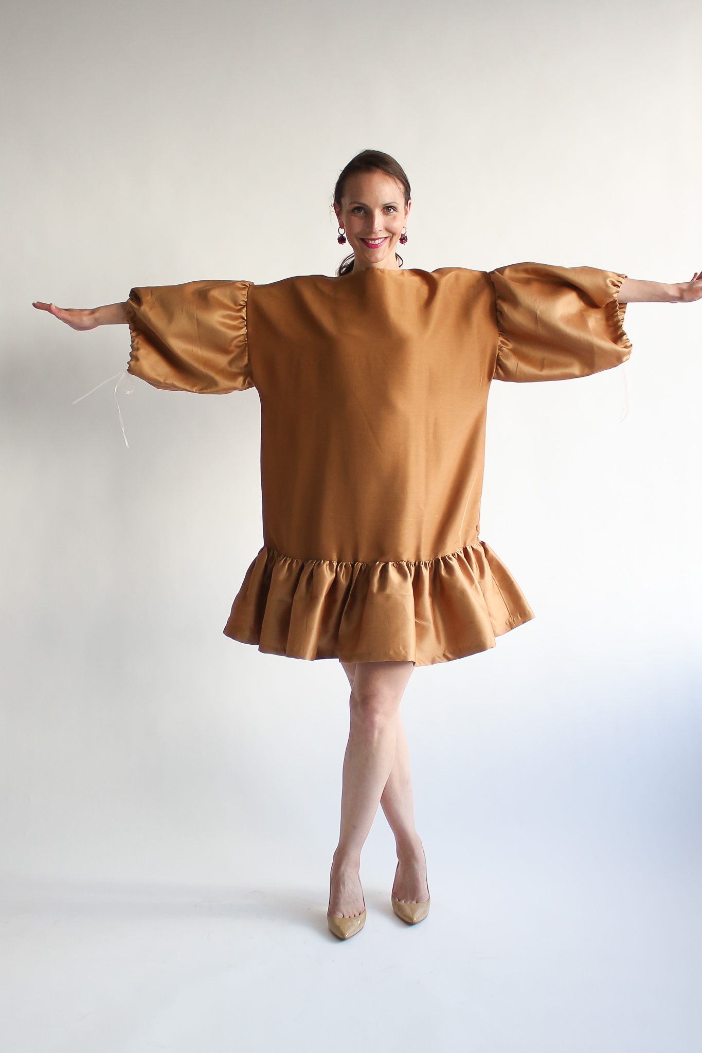 UNIQUE beige 100 % silk puff sleeve dress - Image 3