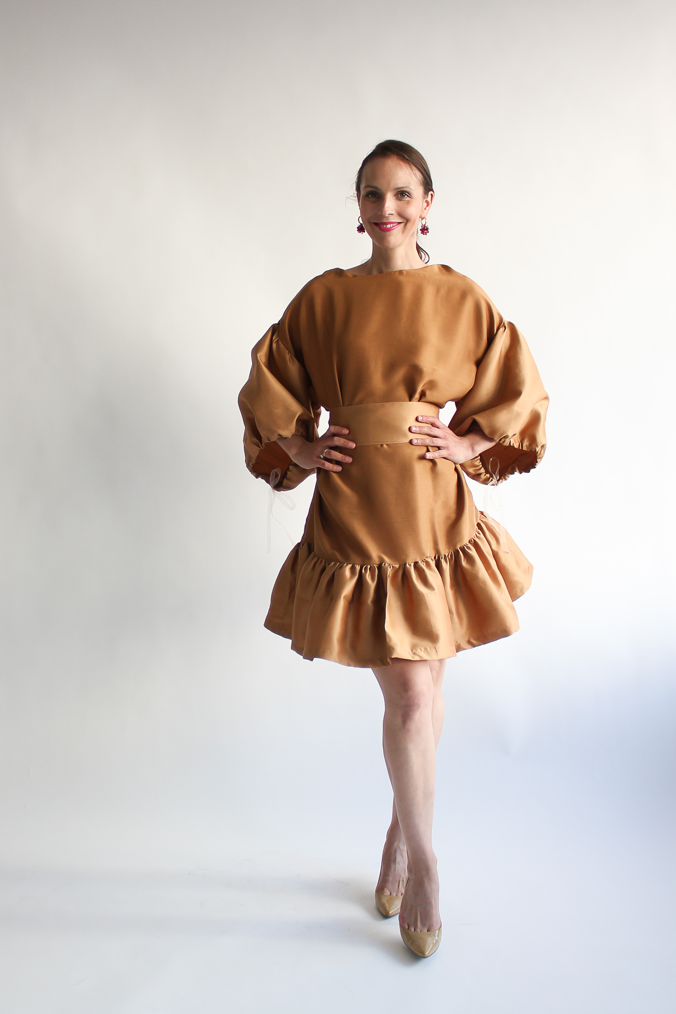 UNIQUE beige 100 % silk puff sleeve dress - Image 4