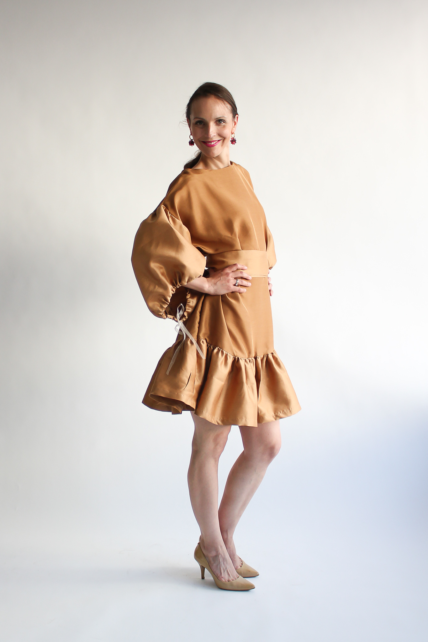 UNIQUE beige 100 % silk puff sleeve dress - Image 5