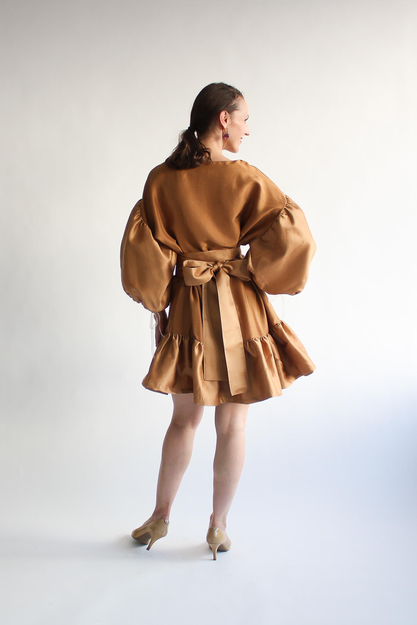UNIQUE beige 100 % silk puff sleeve dress - Image 6