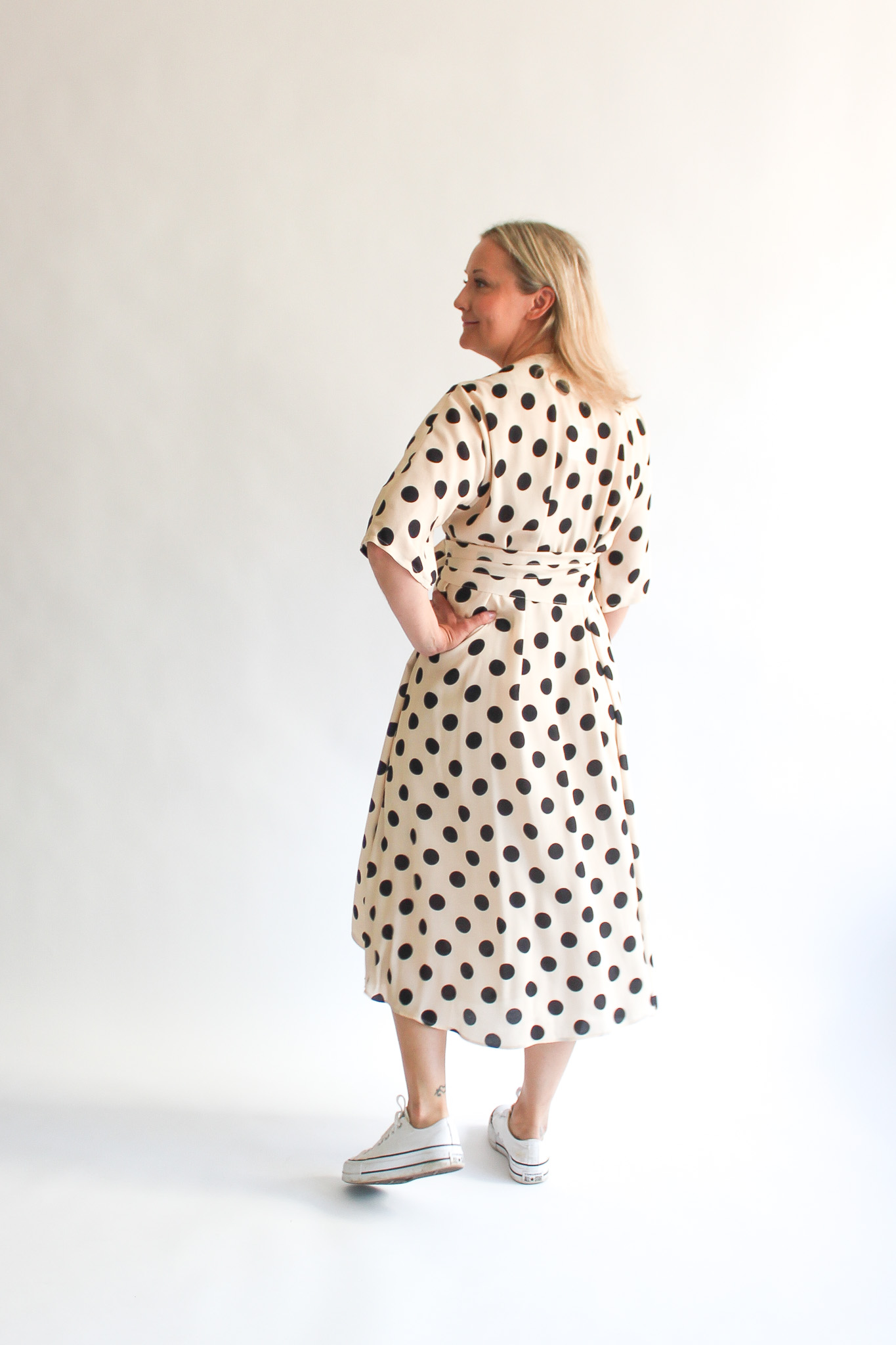 A pois crema e nero viscose midi wrap dress - Image 4