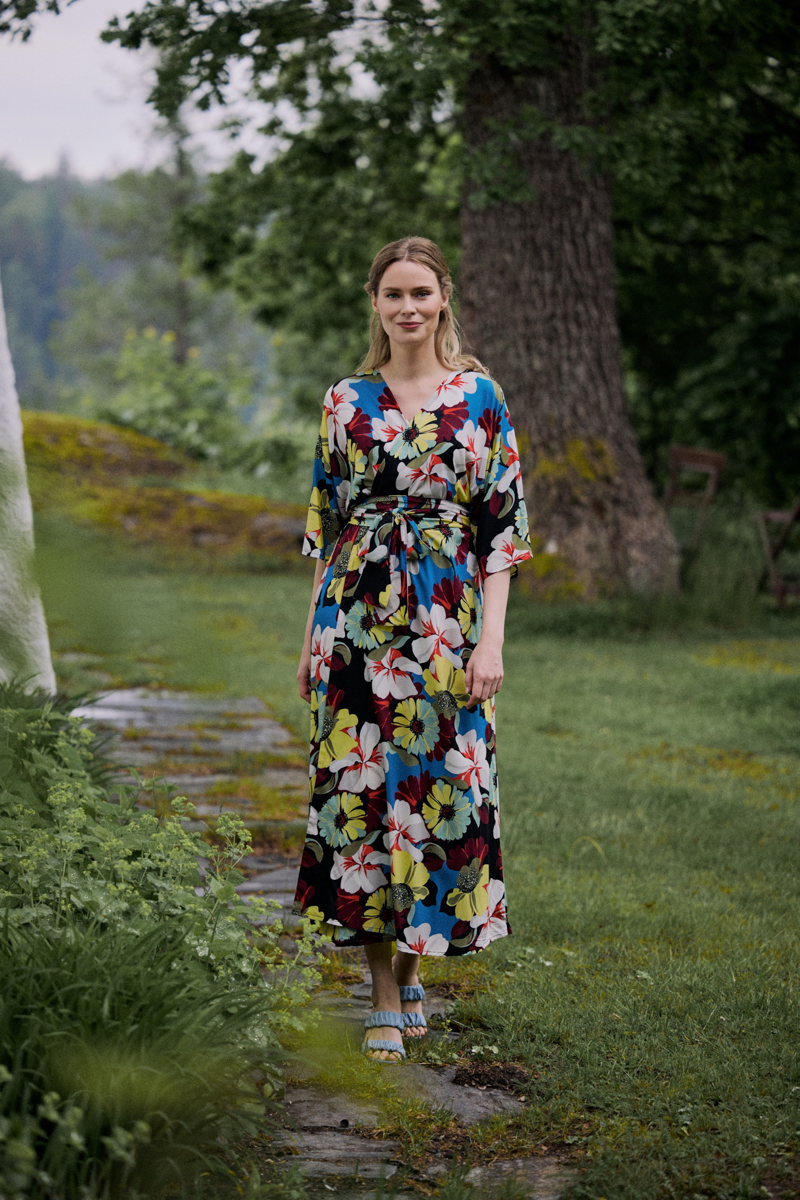 Fiore scuro maxi wrap dress