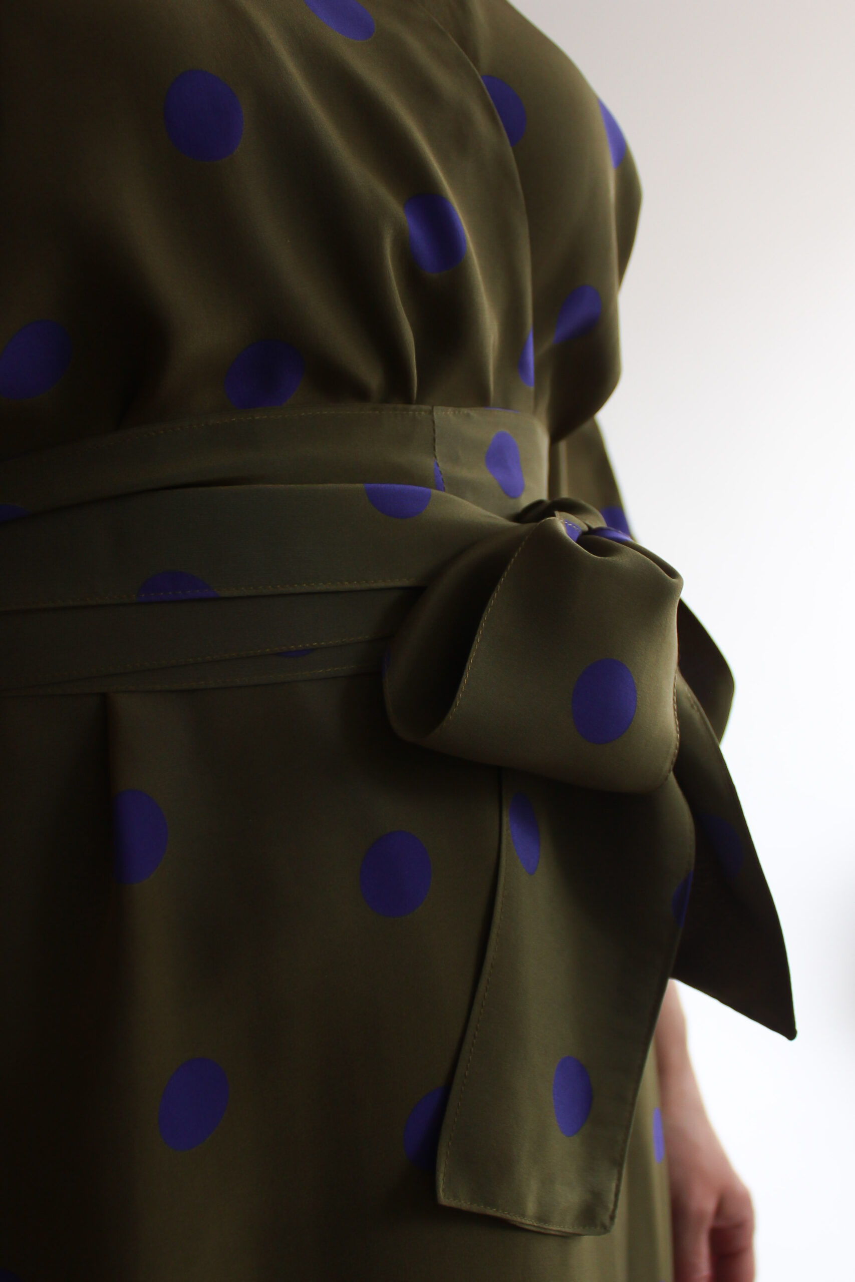 A pois verde e viola 100 % silk maxi wrap dress - Image 11
