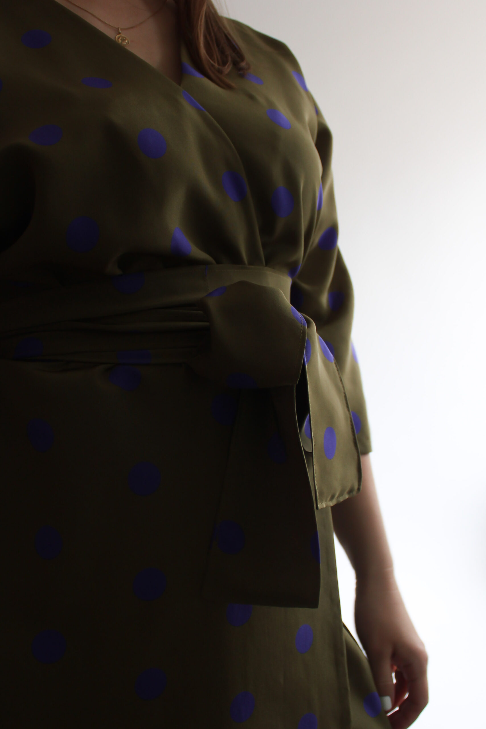 A pois verde e viola 100 % silk midi wrap dress - Image 7