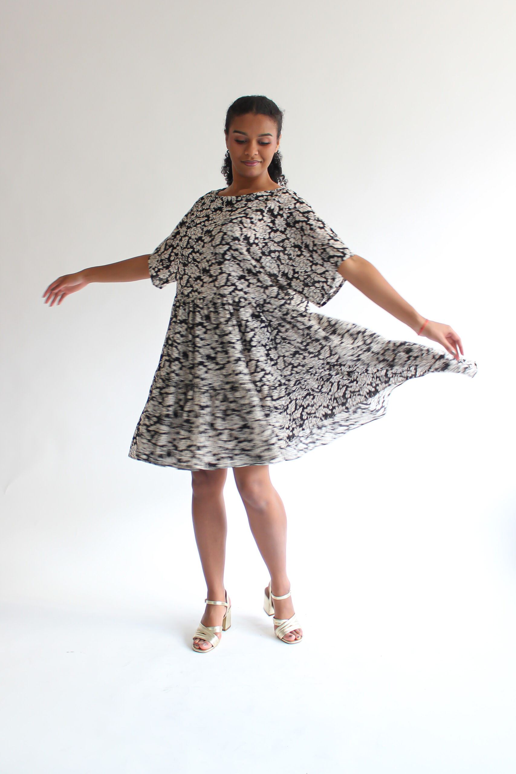 Fiore nero e bianco silk double ruffle dress - Image 5