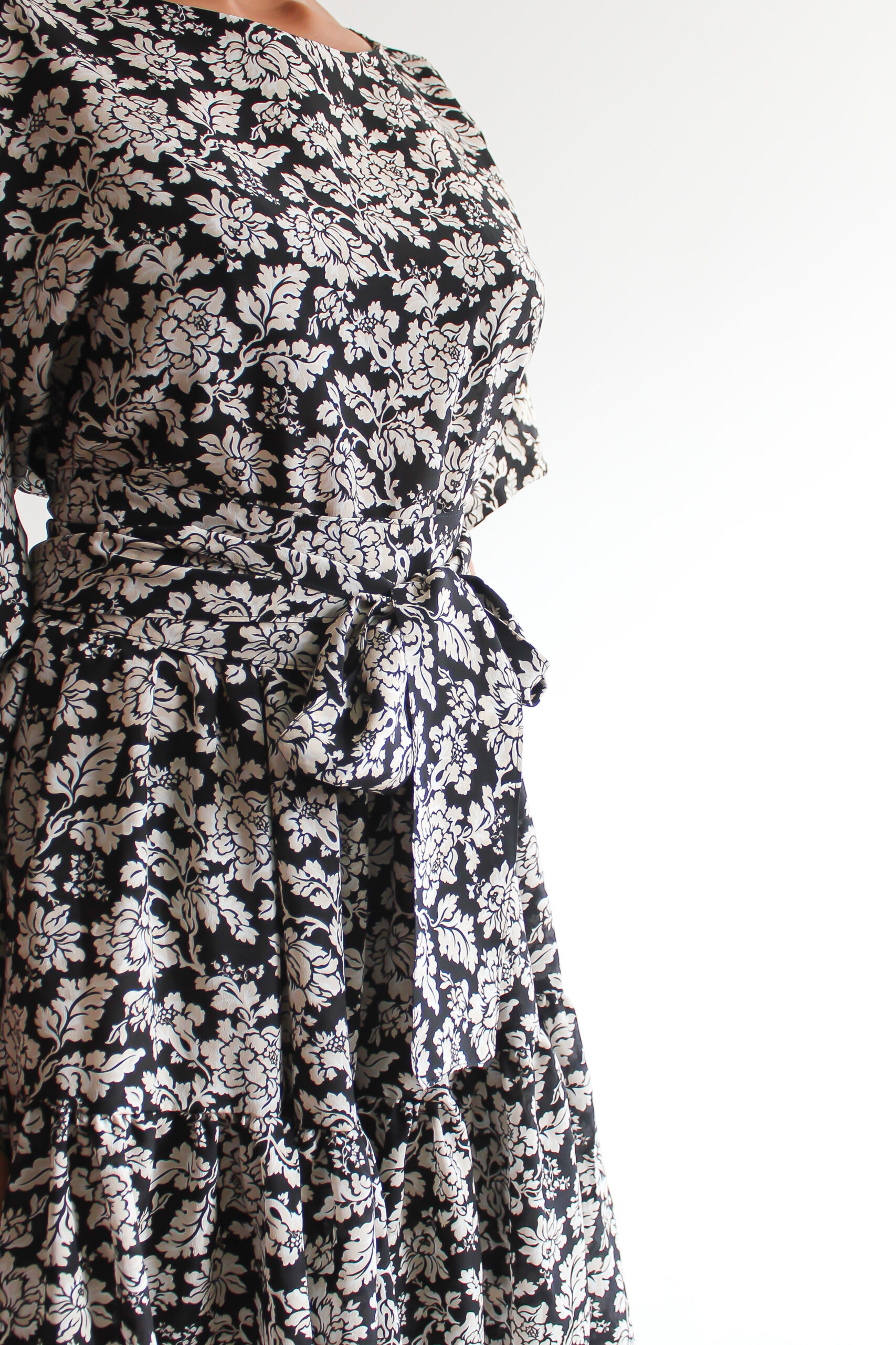 Fiore nero e bianco silk double ruffle dress - Image 11