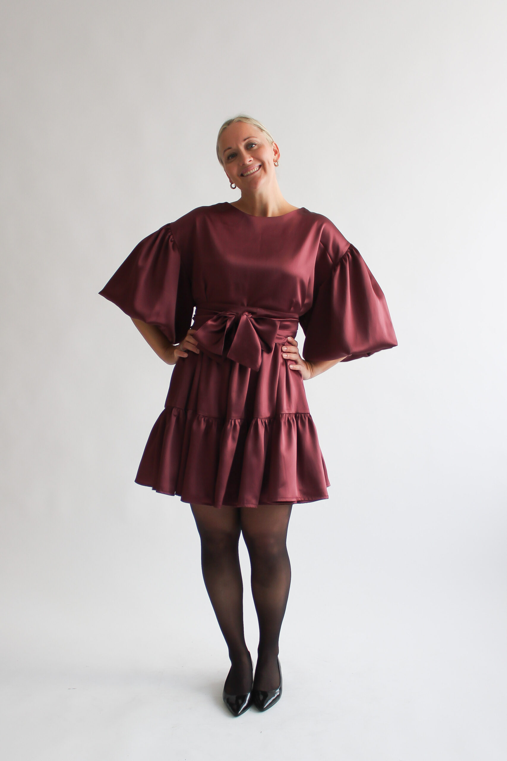 Borgogna lucida puff sleeve double ruffle dress